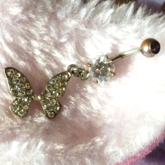 Belly/navel piercing - Picture 2 of 3